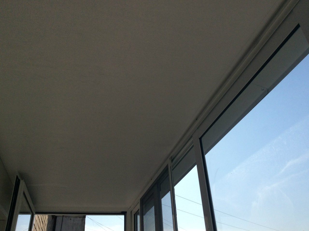 Потолок на балконе крашеный - фото 3